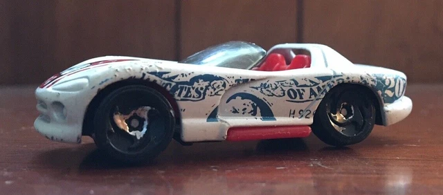 Hot Wheels Dash 4 Cash Series Dodge Viper RT/10 White Diecast Car 1998 #20 Loose