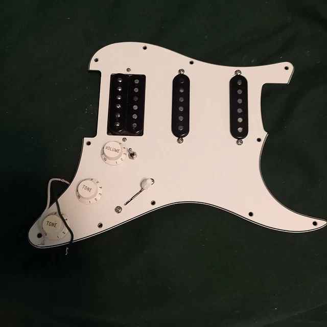 FENDER STRATOCASTER LOADED Pickguard '85 Alnico P'ups MIJ Prewired Mint