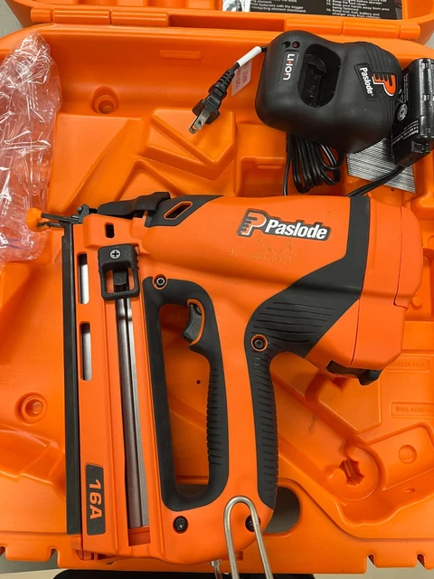 Paslode 902400 16 Gauge Angled Cordless Li-Ion Finish Nailer+ 2 Framing Fuel Can