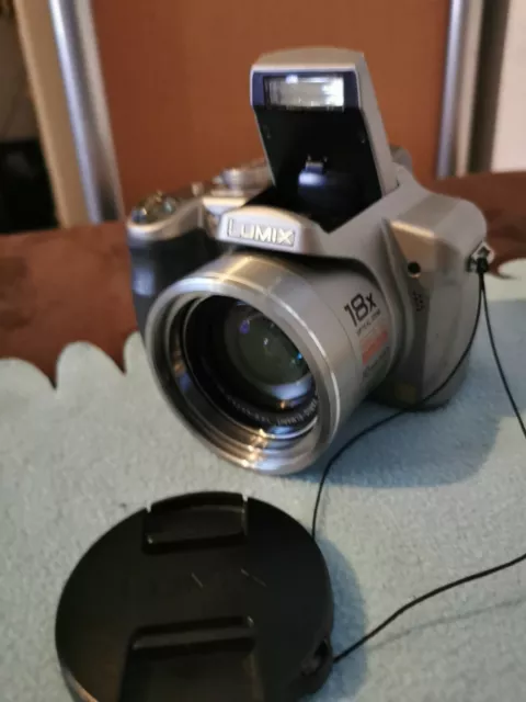 PANASONIC LUMIX DMC-FZ28 10,1MP Digitalkamera mit Leica Objektiv 18x Zoom silber