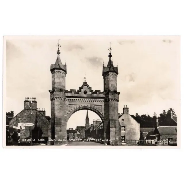 FETTERCAIRN Victoria Arch & Main Street, Kincardineshire RP Postcard Unused