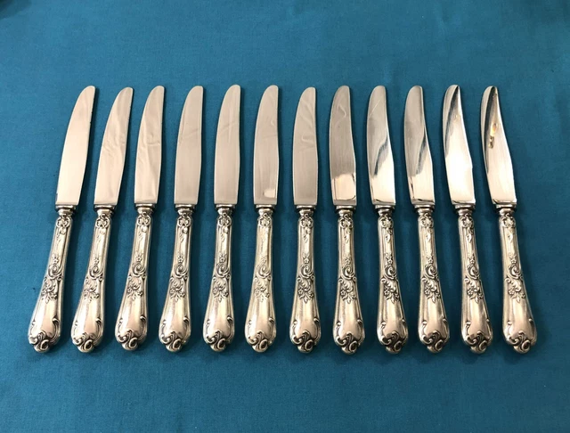 FRANCOIS FRIONNET 12 GRANDS COUTEAUX DE TABLE LOUIS XV METAL ARGENTE