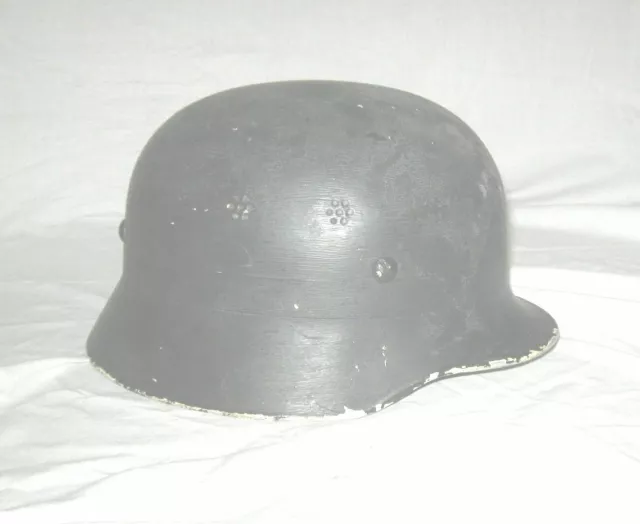 alter Luftschutzhelm , 40er Jahre, II.WK, Untergrund weiss, mit Innenfutter