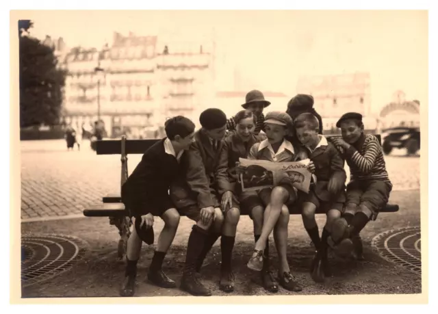 France, Neuilly sur Seine, enfants et le journal "le Sourire" Vintage silver pri