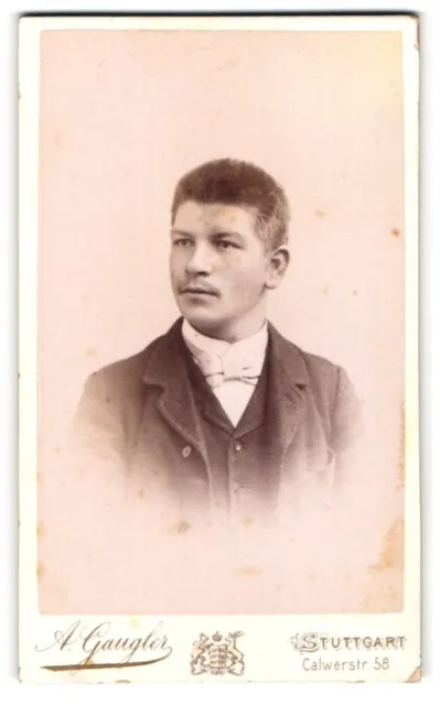 Fotografie A. Gaugler, Stuttgart, Calwerstr. 58, Portrait stattlicher junger Ma