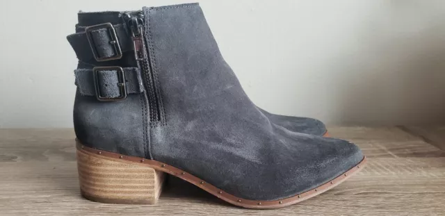 Bleecker & Bond Women’s Size 8M Gray Side Zip Suede Ankle Boots