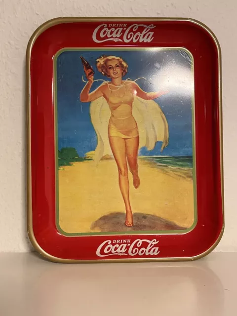 Schönes, guterhaltenes altes Coca Cola Tablett mit Motiv Frau