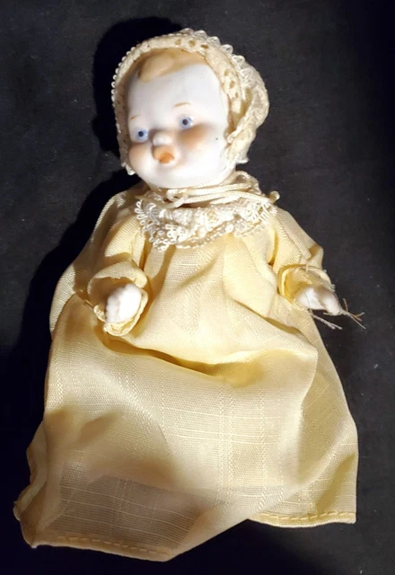 Porcelain Bisque jointed 5" BABY DOLL in beige dress &hat SHACKMAN JAPAN Vintage