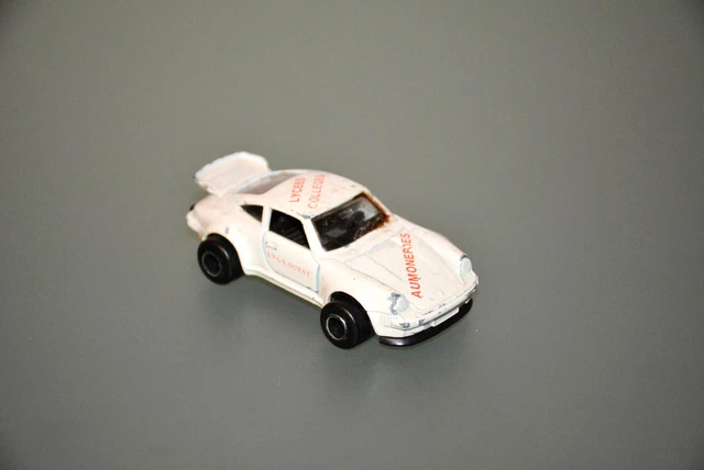 Majorette - Porsche 996 - réf 209.1 - Ech 1- 57 MiT - Bordeaux - 210216 - Asst - Display Box