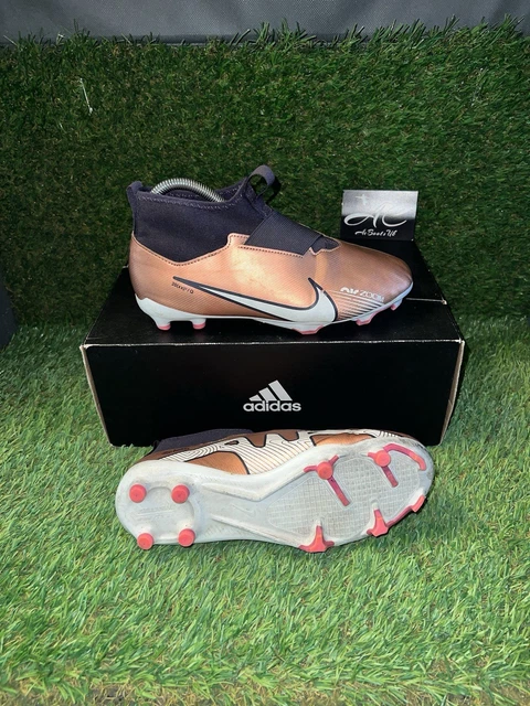Crampons Nike Football - Taille 9.5 UK (43 EU) - Gris - Semelle Moulée - Neuf Sans Boîte