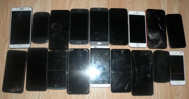17 Broken Phones and an iPod, FOR PARTS, Includes iPhones, Samsung, LG and More