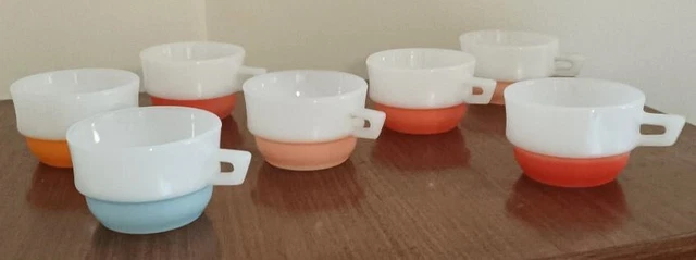 Lot De 8 Tasses à Café Arcopal France Vintage - Décor Fleuri Bleu Sur Fond Opale - Années 70