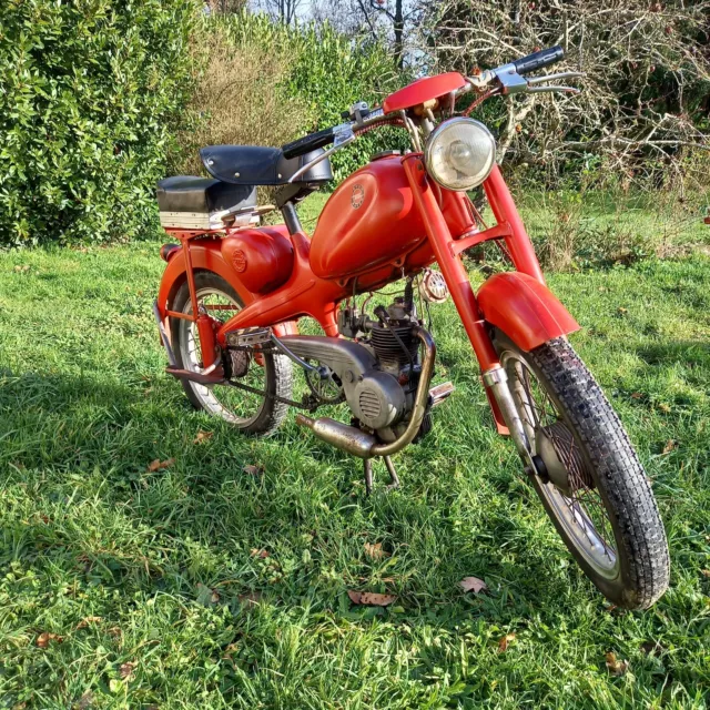 MOTOM - 12 L - 48cc . 1960 . Restauration ancienne . Bon état . A redemarrer .