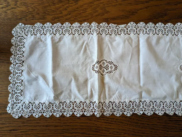 Table runner White Cotton Embroidered. Excellent condition. 95x25cm 2