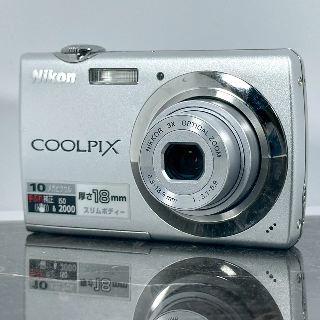 Nikon COOLPIX S220 シルバー Nikon COOLPIX S220 Silver Digital Camera 10.0MP 3x Optical