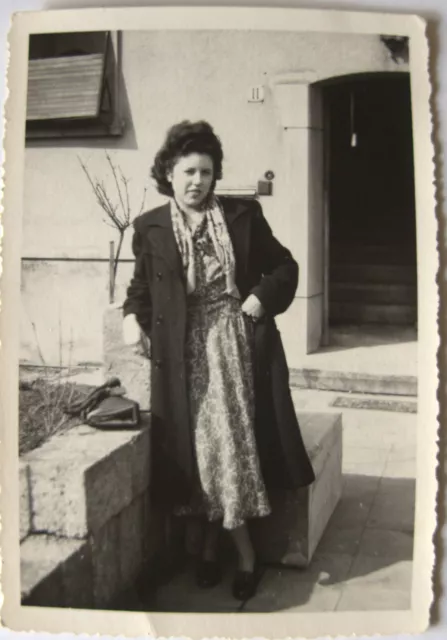 Junge Frau Ostern 1948 schicke Mode Bad Cannstatt romantisches Gedicht Foto