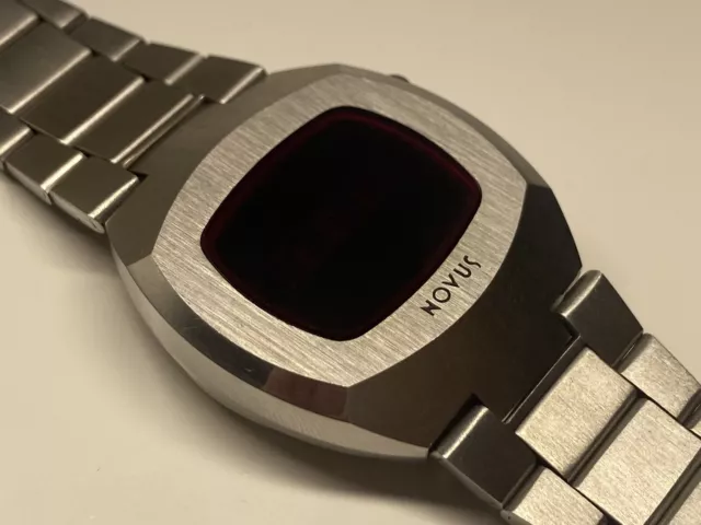 VINTAGE NOVUS LED day date stainless steel wristwatch in excellent condition 1 100.00 PicClick
