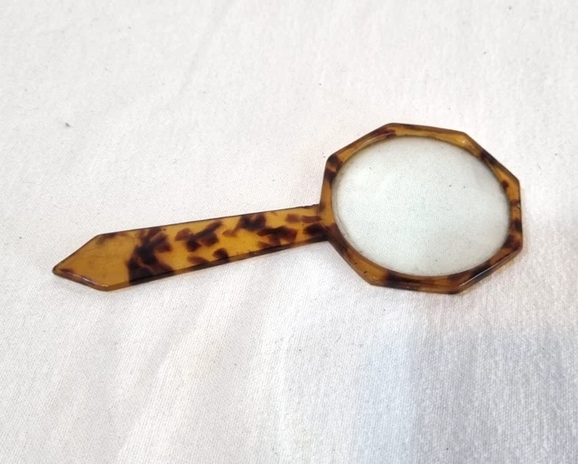 Collier avec pendentif loupe Avon vintage 1976, chaîne dorée
