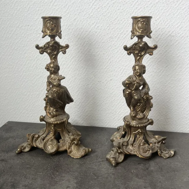 Ancienne paire chandelier a décor de personnage - Bougeoir en régule
