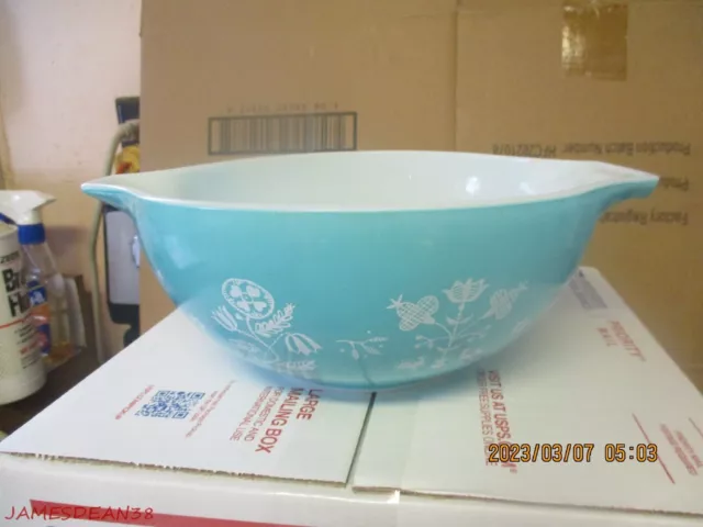 RARE 1958 Pyrex EMBROIDERY Turquoise Cinderella Bowl #443 2.5 Quart Promotional