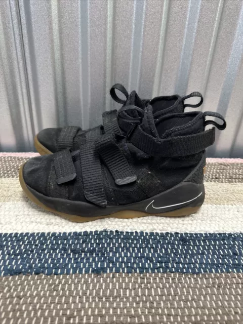 Lebron soldier 11 black gum top