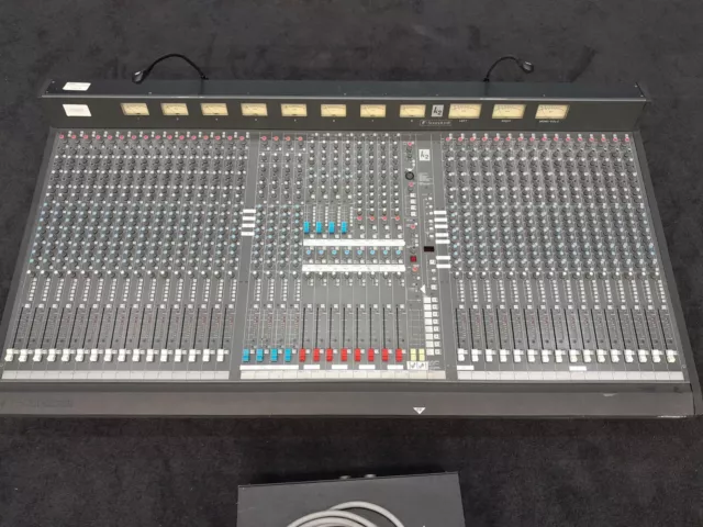 Soundcraft K2 Analog Mixing Console 32 channel - 32/8/2