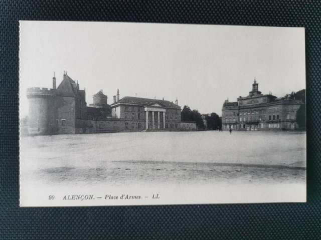 CPA 61 ALENCON - Place d'Armes