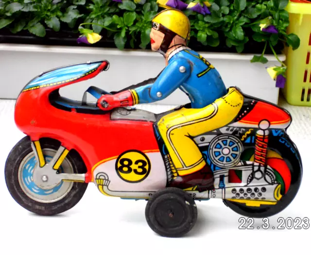 TinToy Blechspielzeug MOTORRAD-RENNFAHRER Nr. 83 Friktion+Engine-Sound BMI India