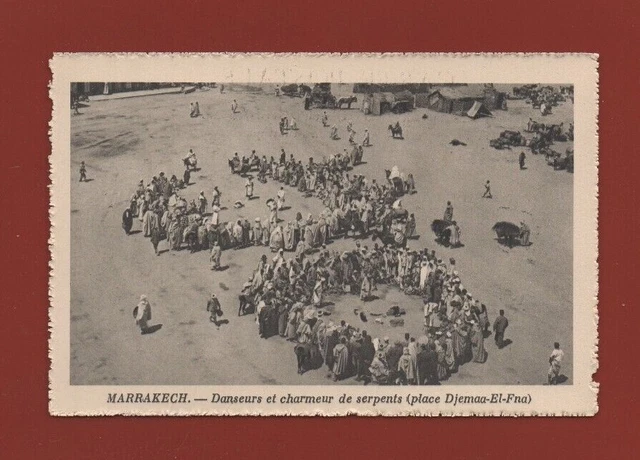 Maroc - MARRAKECH - Danseurs et charmeurs de serpents, Place Djemaa-El-Fna