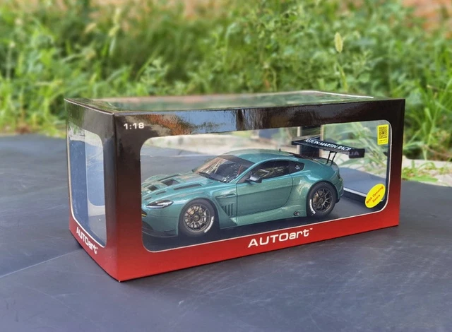 Aston Martin Vantage V12 GT3 AUTOart 1/18 - Modèle Réduit
