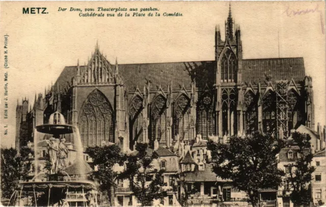 CPA METZ Cathédrale vue de la Place d.l. Comédie (984470)