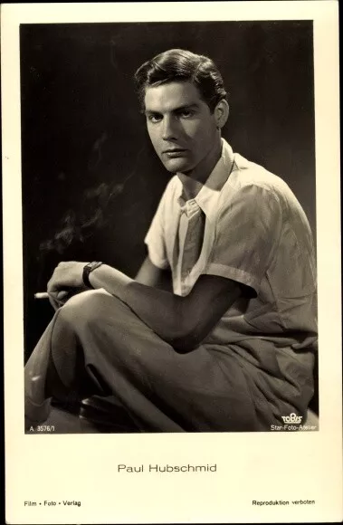 Ak Schauspieler Paul Hubschmid, Portrait, Zigarette rauchend - 3757011