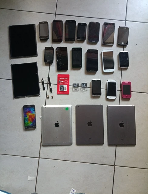 Lot Samsung Focus (64Go) - Pour Pièces Ou Réparation - Téléphone + Accessoires