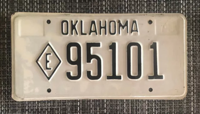 Vintage 1979 Oklahoma Metal License Plate ~ Black & White  Diamond E