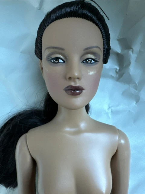 TONNER “Dark Shimmer” T13CJSD02 TONNER “Dark Shimmer” T13CJSD02 DOLL FIGURINE 16 inch