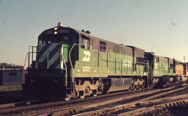 BN BURLINGTON NORTHERN Railroad Locomotives 5329 Original 1972 Photo Slide
