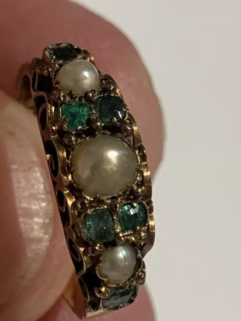 Charming Victorian 15ct Gold Emerald & Seed Pearl Set Ring - Circa 1880