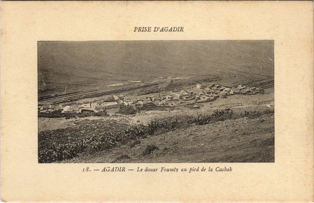 CPA AK Militaire AGADIR Douar Foumty au pied de la Casbah MAROC (23947)