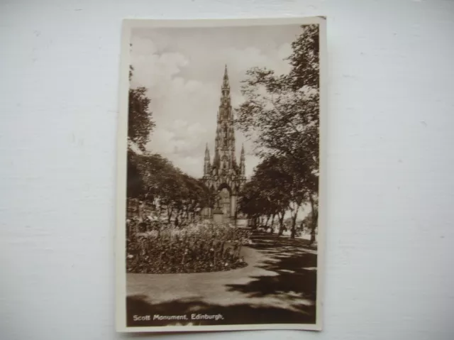 Edinburgh postcard, (Walter) Scott Monument. (Princes Street)