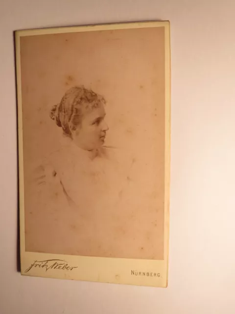 junge Frau - Portrait von der Seite / CDV Fritz Weber Nürnberg