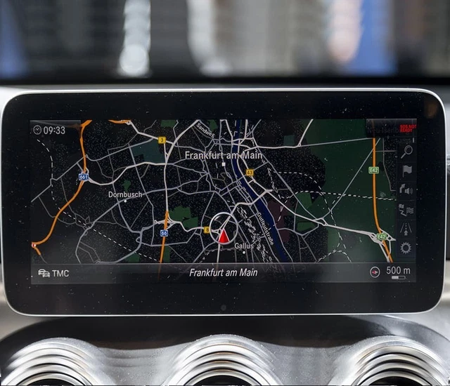 Spannende Mercedes Comand Update Fotos