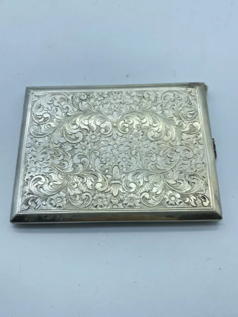 Portasigarette vintage in argento 800. Dimensioni 10x7,5 cm. Peso 103 gr.