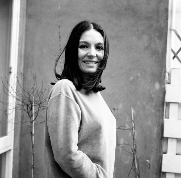 NANA MOUSKOURI INTERNATIONAL Singing Star pictured at her Belgra - Old
