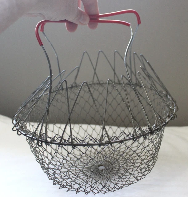 Vintage Red Handled Wire Metal Collapsible Egg Vegetable Fruit Wash Cook Basket Vintage Red Handled Wire Metal Collapsible Egg Vegetable Fruit Wash Cook Basket