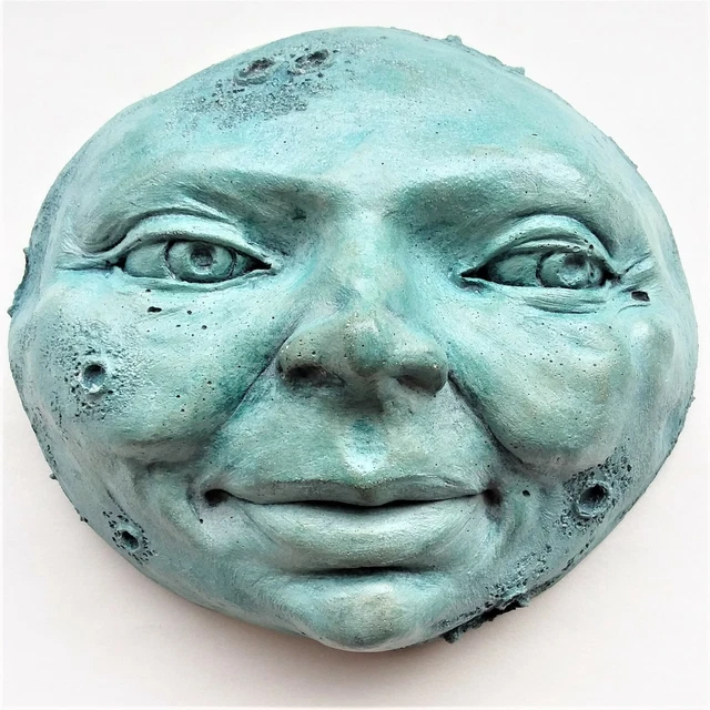 Adorable escultura de luna hecha a mano arte espiritual de pared, decoración de jardín para el hogar por Claybraven