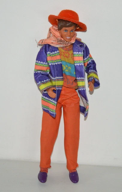 ANCIENNE POUPÉE KEN BARBIE United colors of BENETTON MATTEL 9406