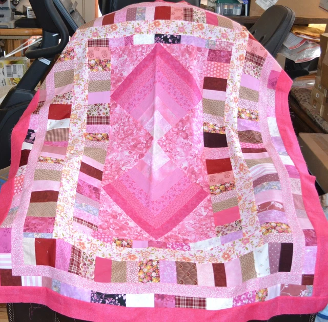 Edredón superior-2 medios troncos MÁS impresiones de blanco y rosa y vino, 44"x54" (0318B)