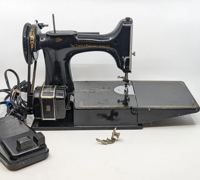 VINTAGE 1954 SINGER Featherweight Sewing Machine Model 221 290.00