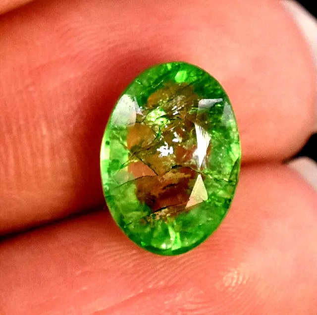 Smeraldo verde naturale da 3,45 ct, splendida forma ovale, 11 x 8 mm,...