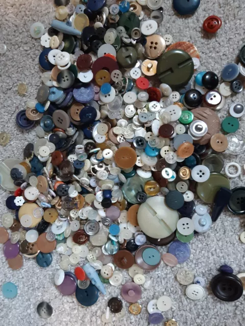 Box of Vintage Buttons Mixed Styles, Sizes, Colours ,Craft Sewing, 650g